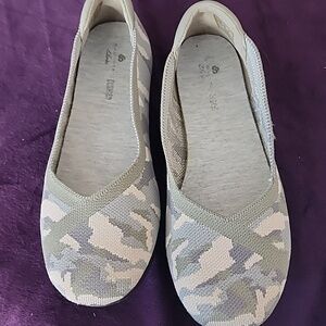 CLOUDSTEPPERS by Clarks Washable Knit Slip Ons Carly Wish Green Camo Size 8M